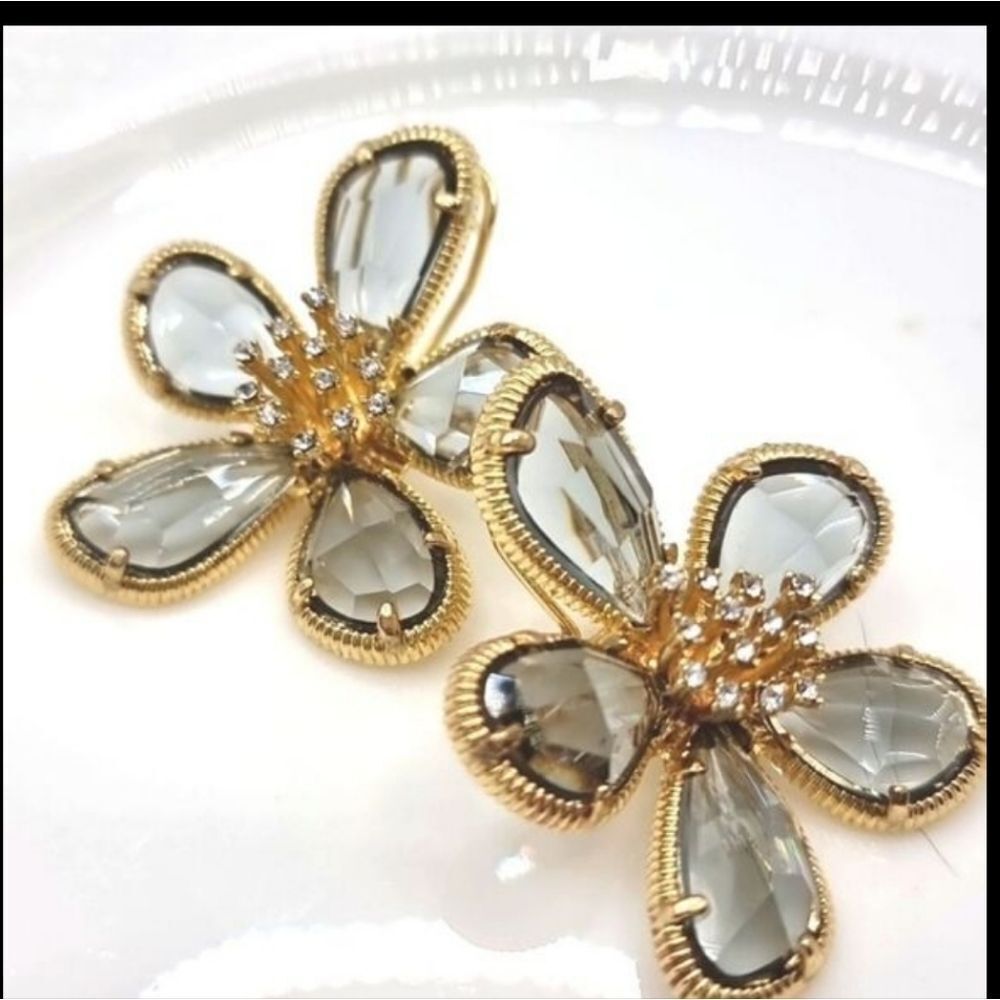 Gold Crystal Grey Glass flower earrings | NWOT - Picture 9 of 11